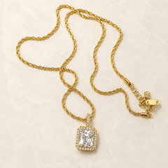 Della Necklace